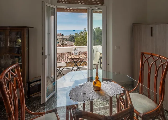 Focaincontromano With Sea View, Apartmán