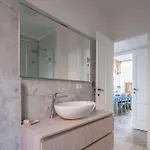 Apartment Focaincontromano Seaview, Genua