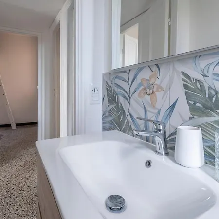 Focaincontromano Seaview, Apartamento Génova