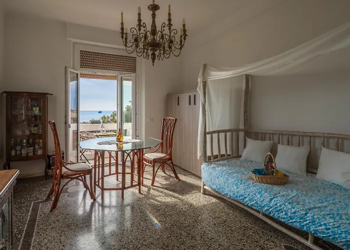 Daire Focaincontromano With Sea View, *